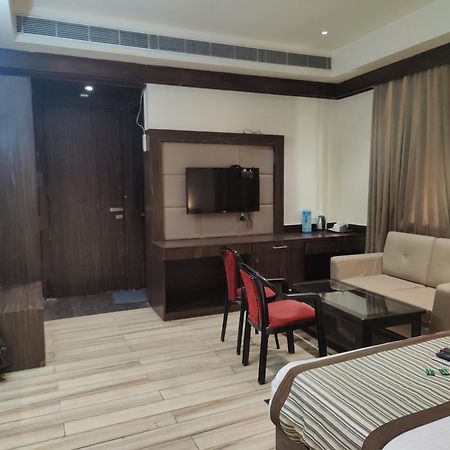 Hotel Sanjay Galaxy,Kānpur Exterior photo