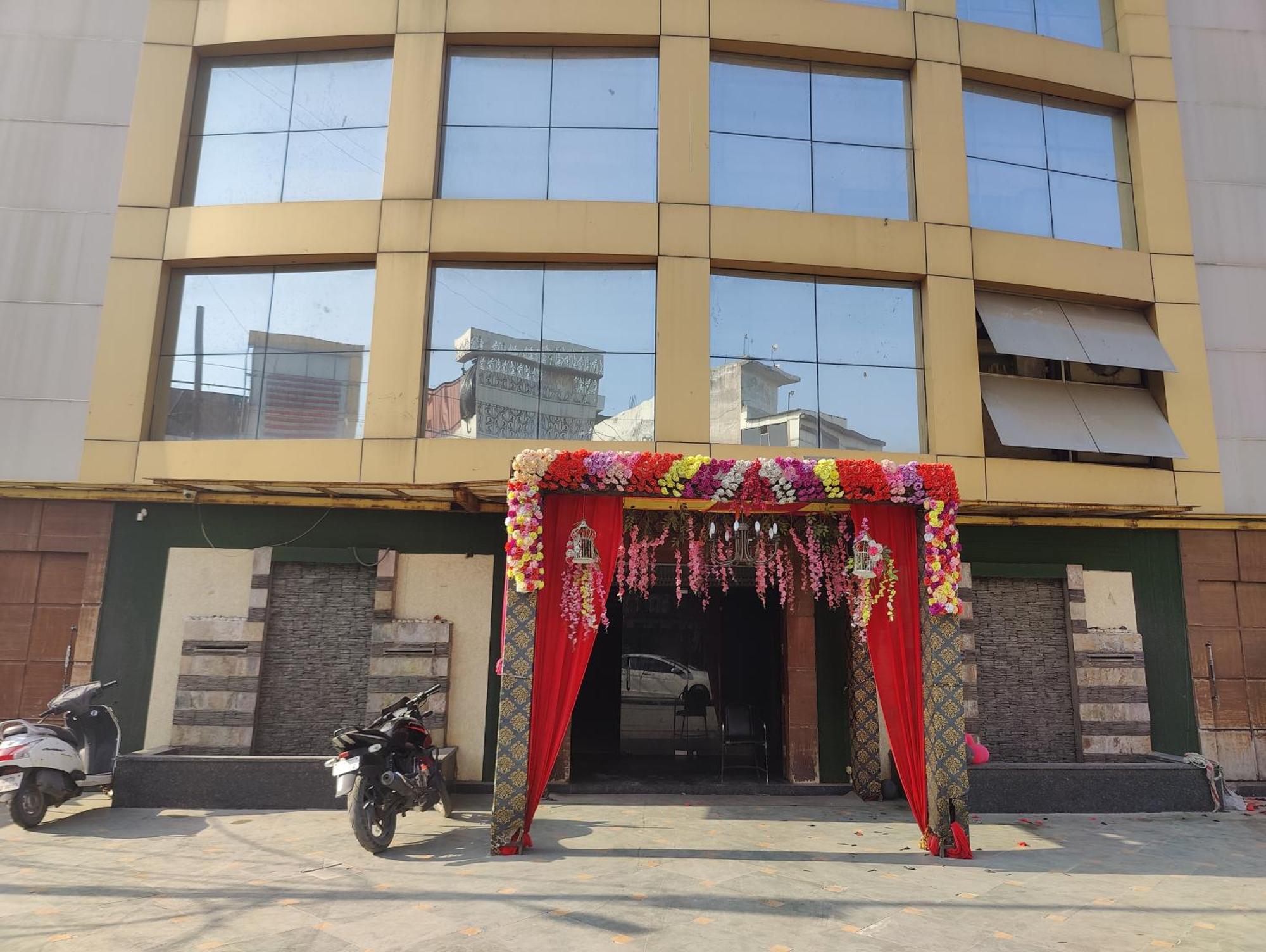 Hotel Sanjay Galaxy,Kānpur Exterior photo